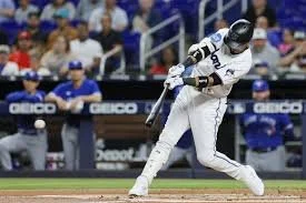 Mark Whicker: All rise for Marlins' Arraez as he chases .400 mark