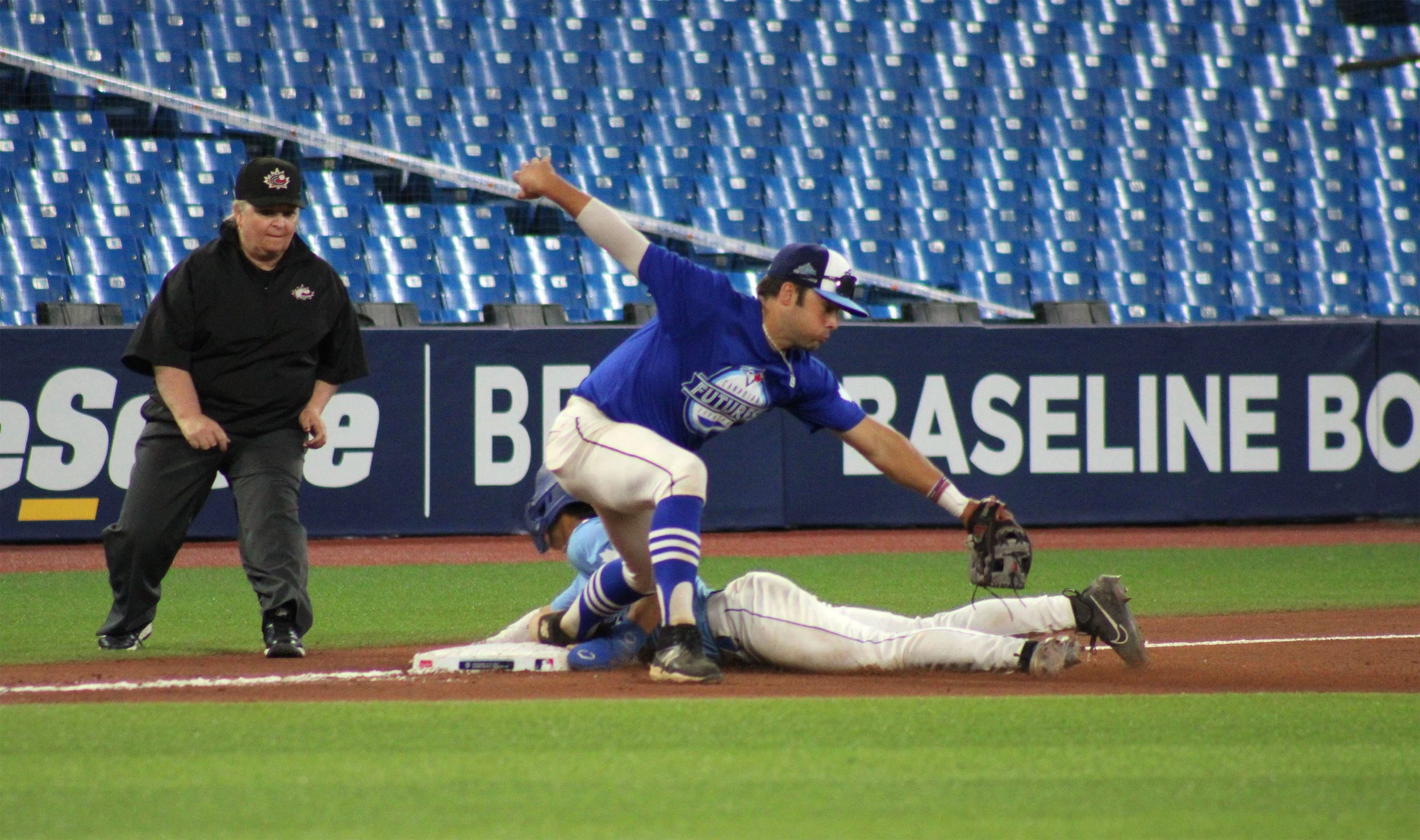 Cheong, Clements star in Team New Blue, Team Royal Blue tie