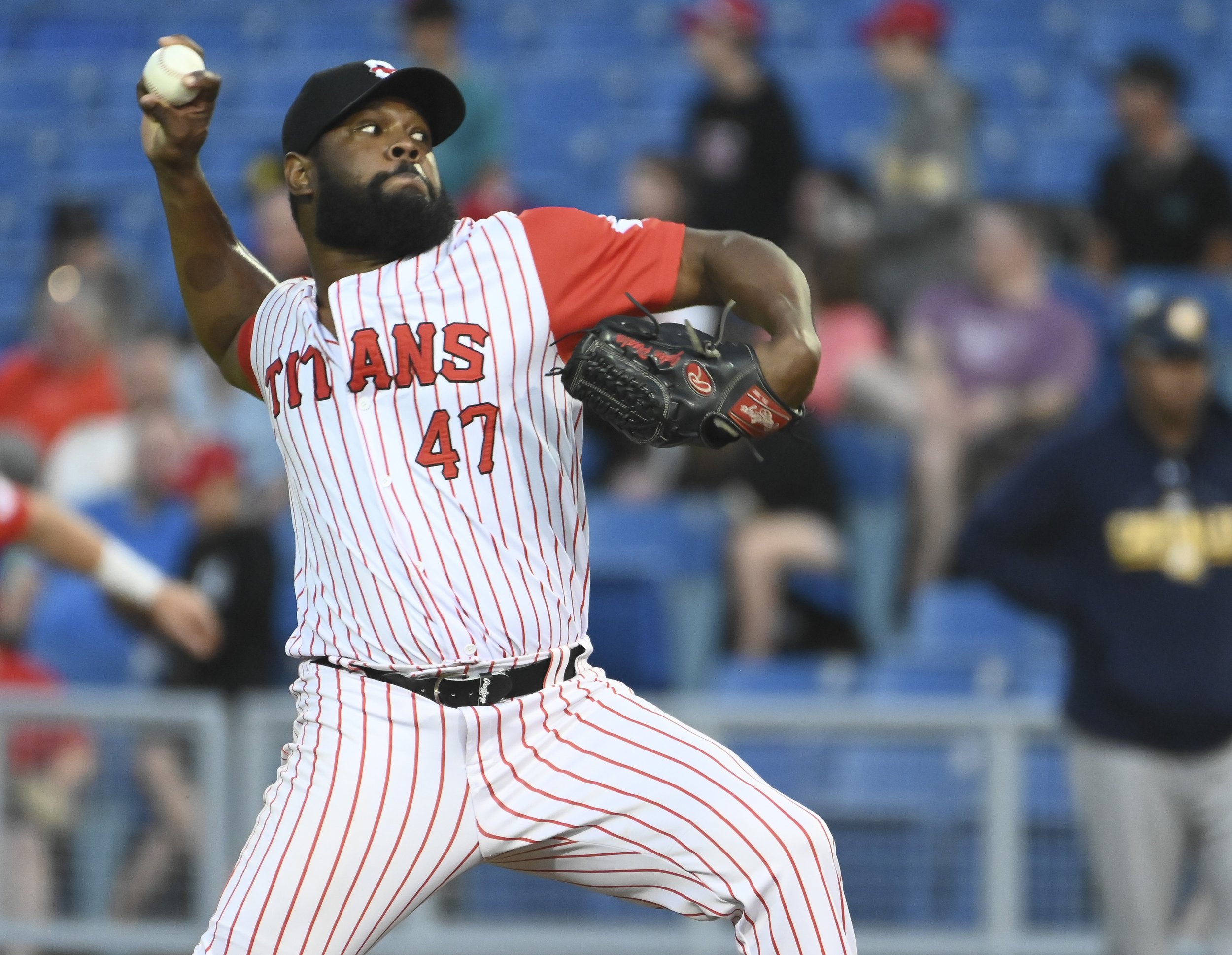 Pinales re-signs with Ottawa Titans