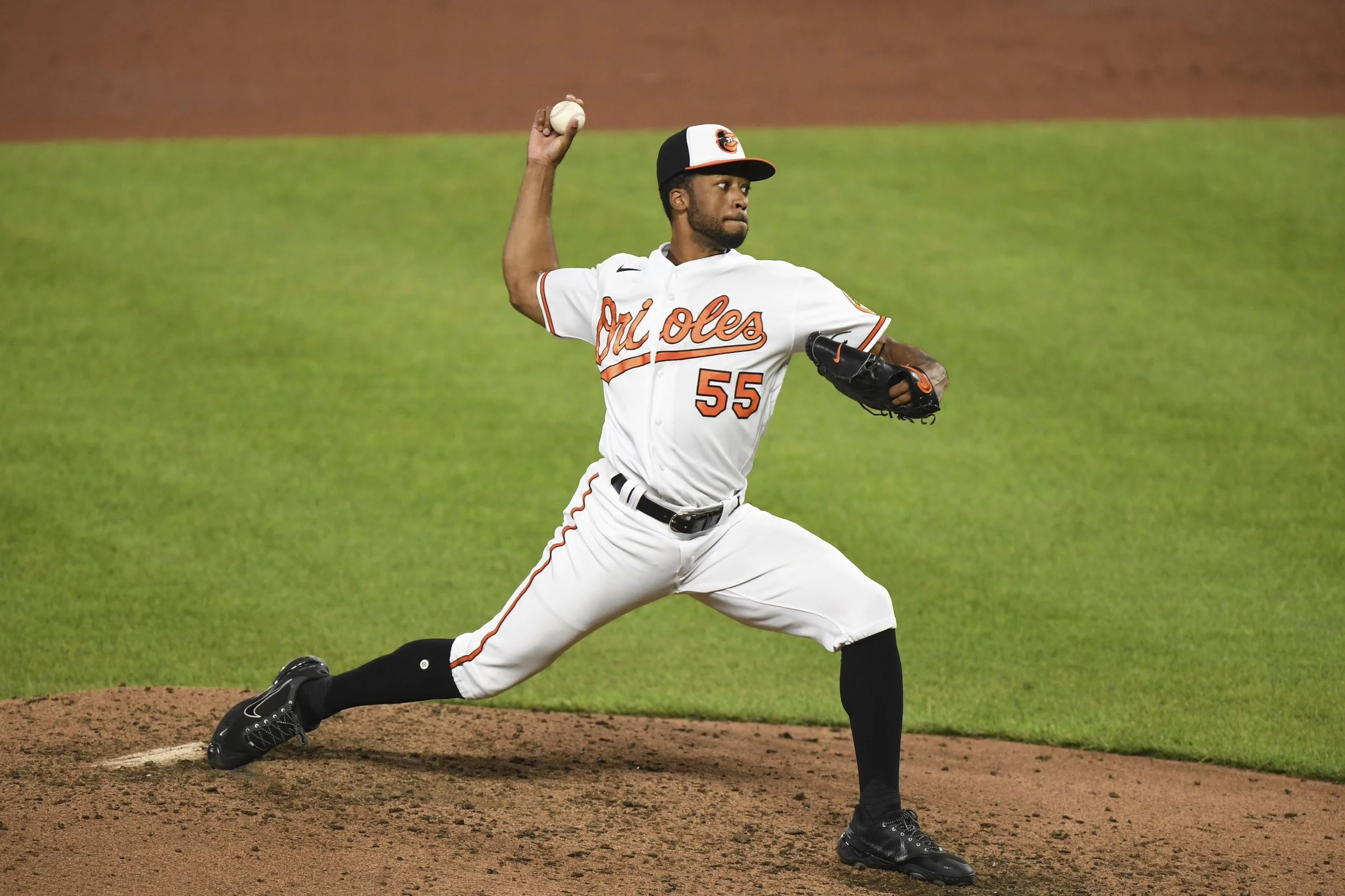 Blue Jays claim Tate off waivers