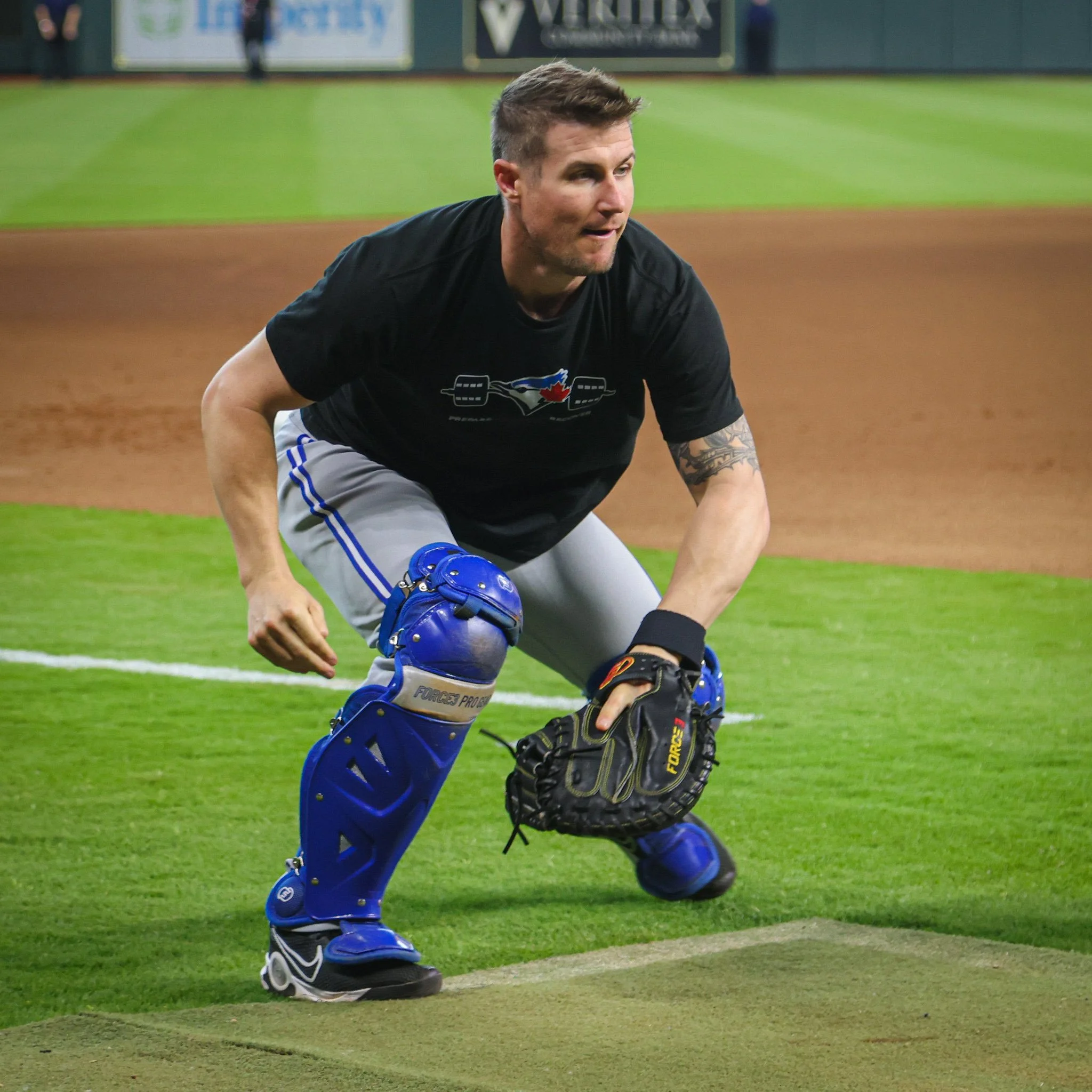 Blue Jays bring back Heineman