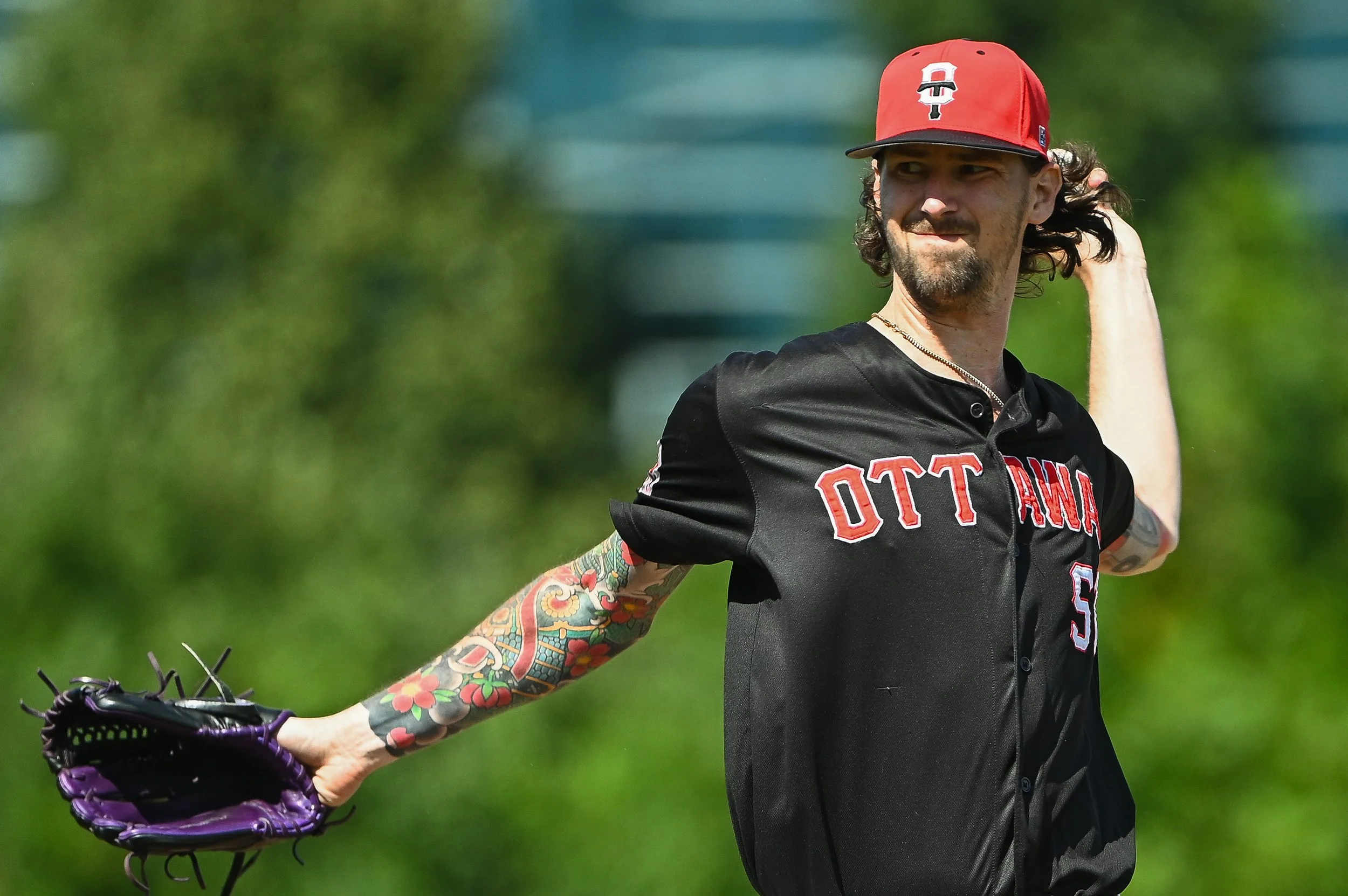 Ottawa Titans re-sign Larson