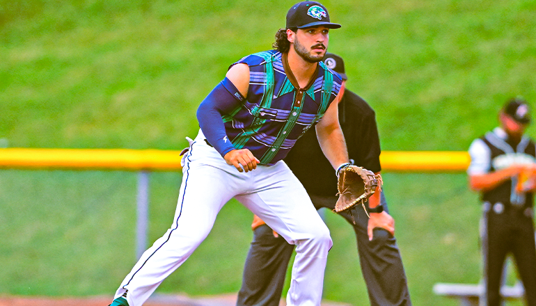 IBL's Welland Jackfish re-sign Barrett