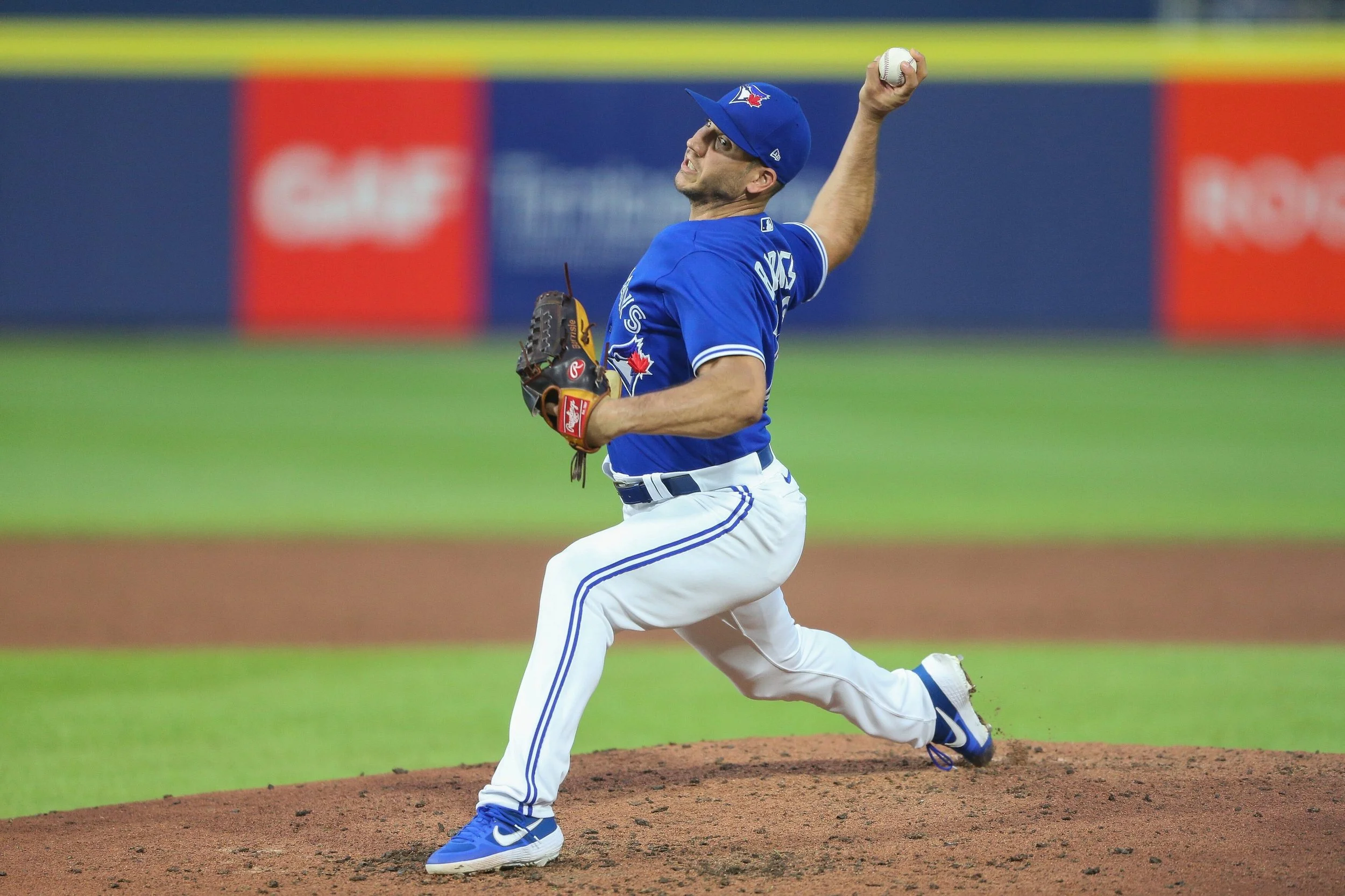 Blue Jays sign Barnes