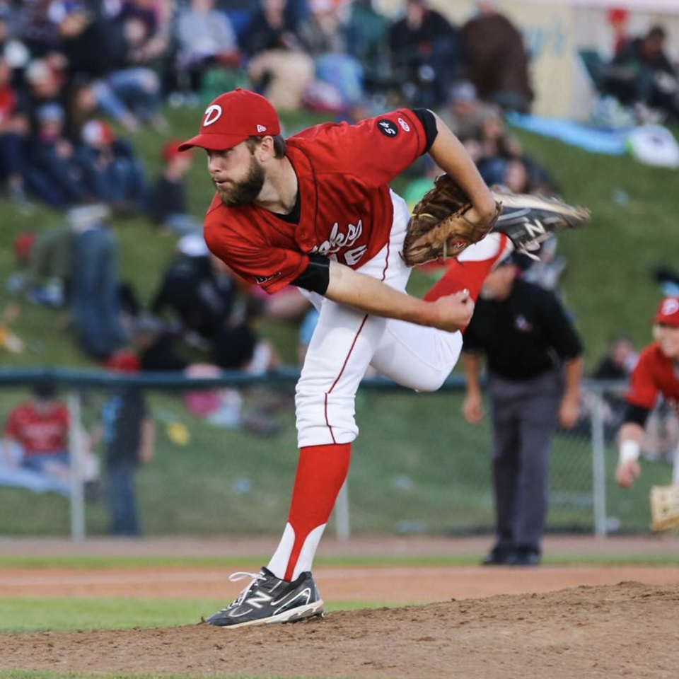 IBL's Toronto Maple Leafs sign Newton