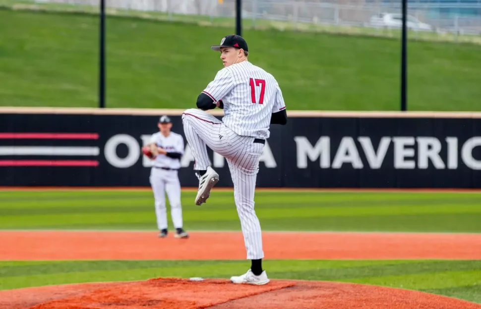 Victoria HarbourCats sign Mabee