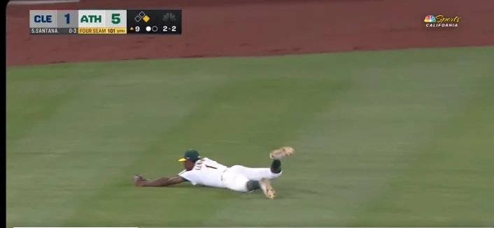 Clarke wins MLB's Play of the Week for record fourth consecutive week