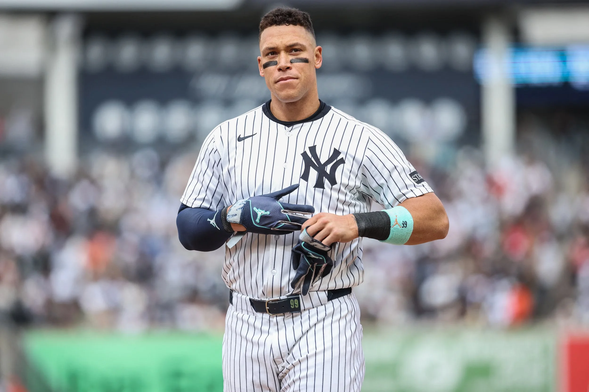 Whicker: Yankees like one of  George Steinbrenner's big ships -- hard to turn around