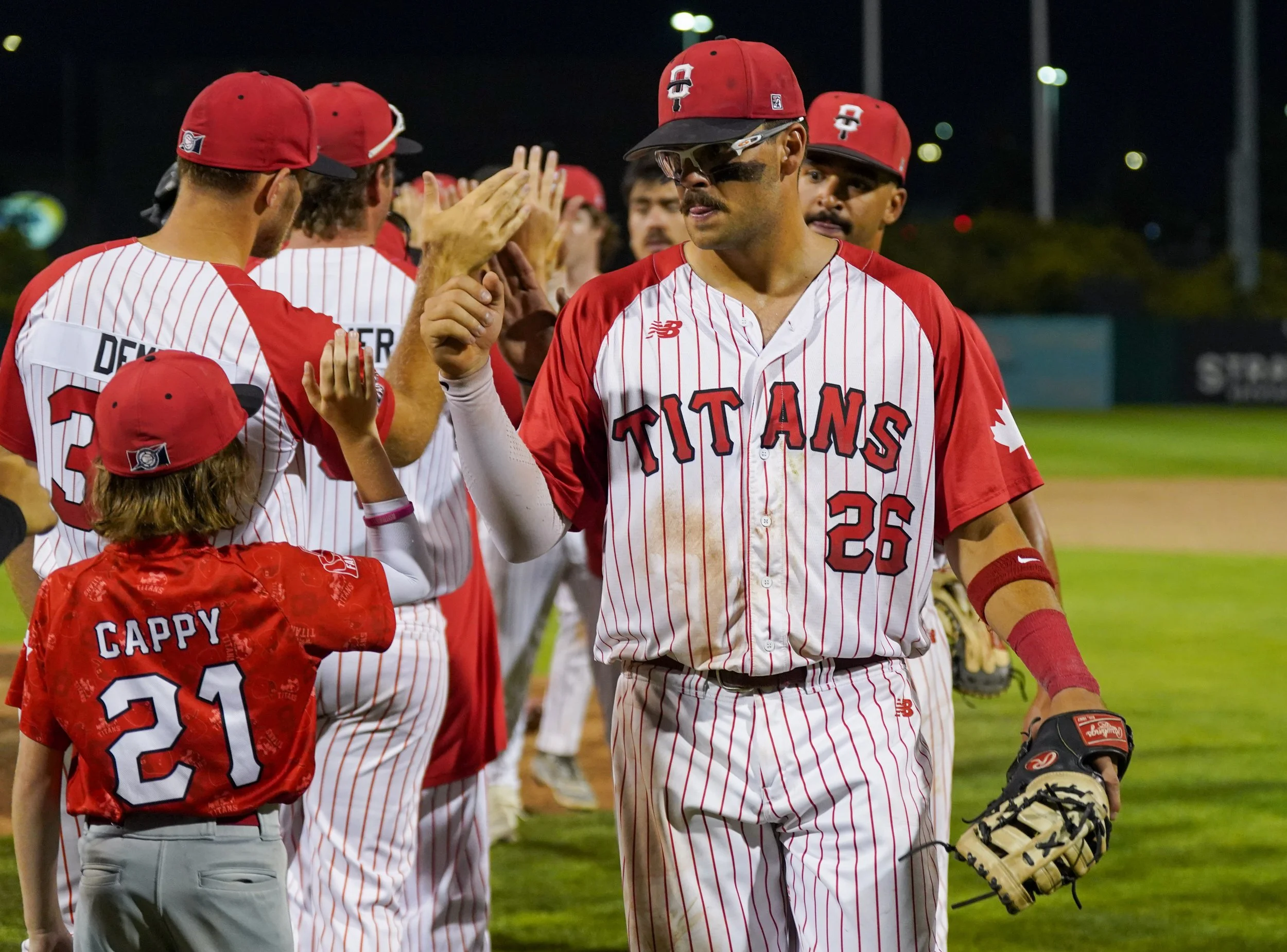 Cardoso's four hits pace Titans to win