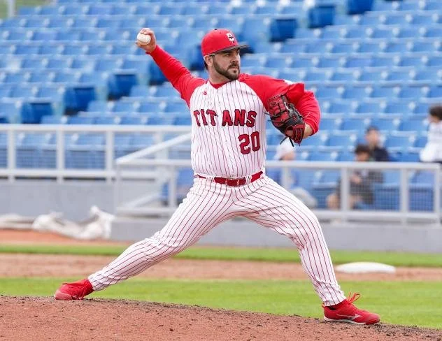 Cameron earns first pro win in Titans' final game