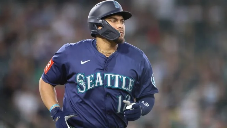Elliott: Quick Naylor, Junior National Team’s top hitter, arrives with M's