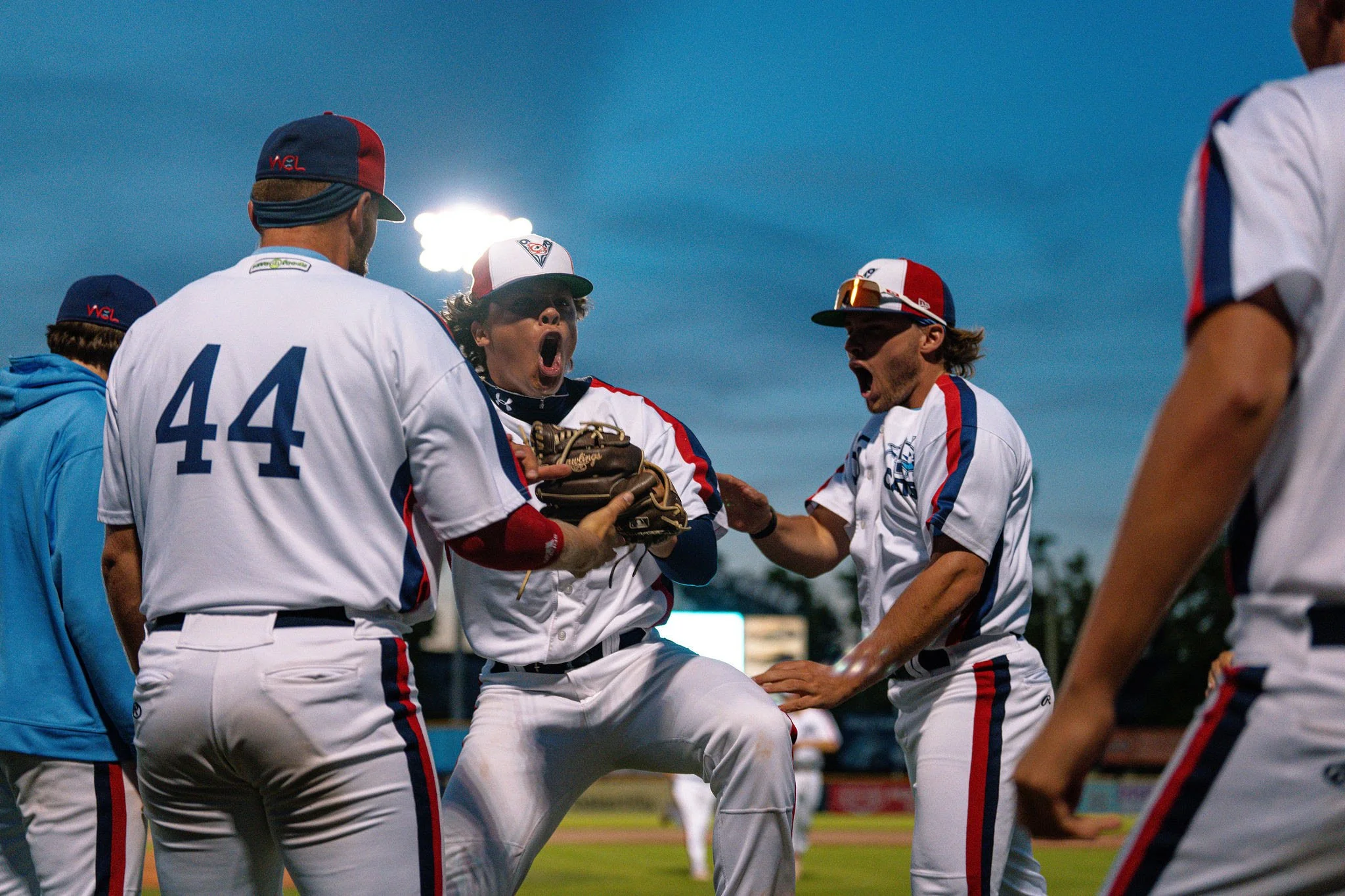 Janovsky re-signs with HarbourCats