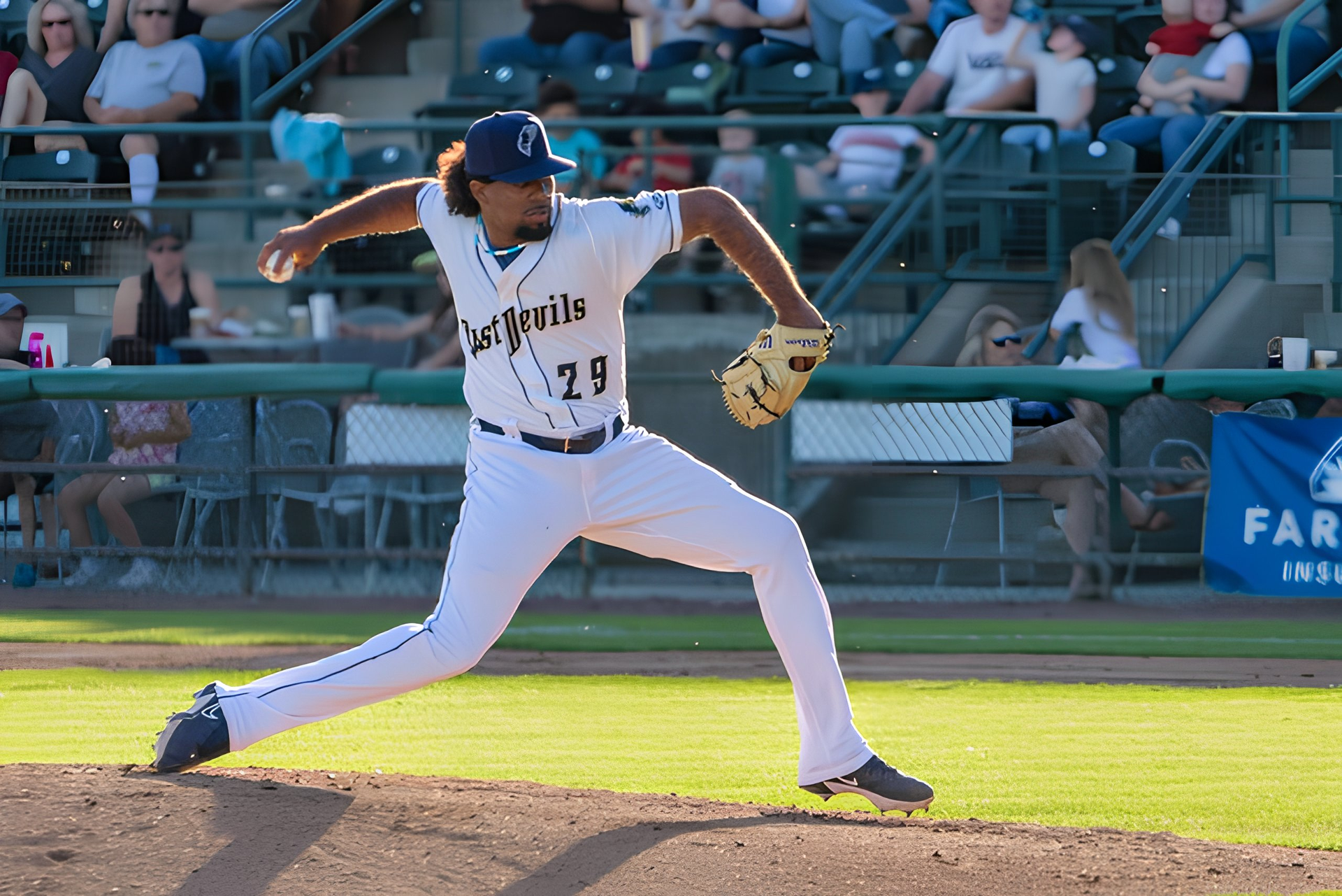Winnipeg Goldeyes sign Suárez