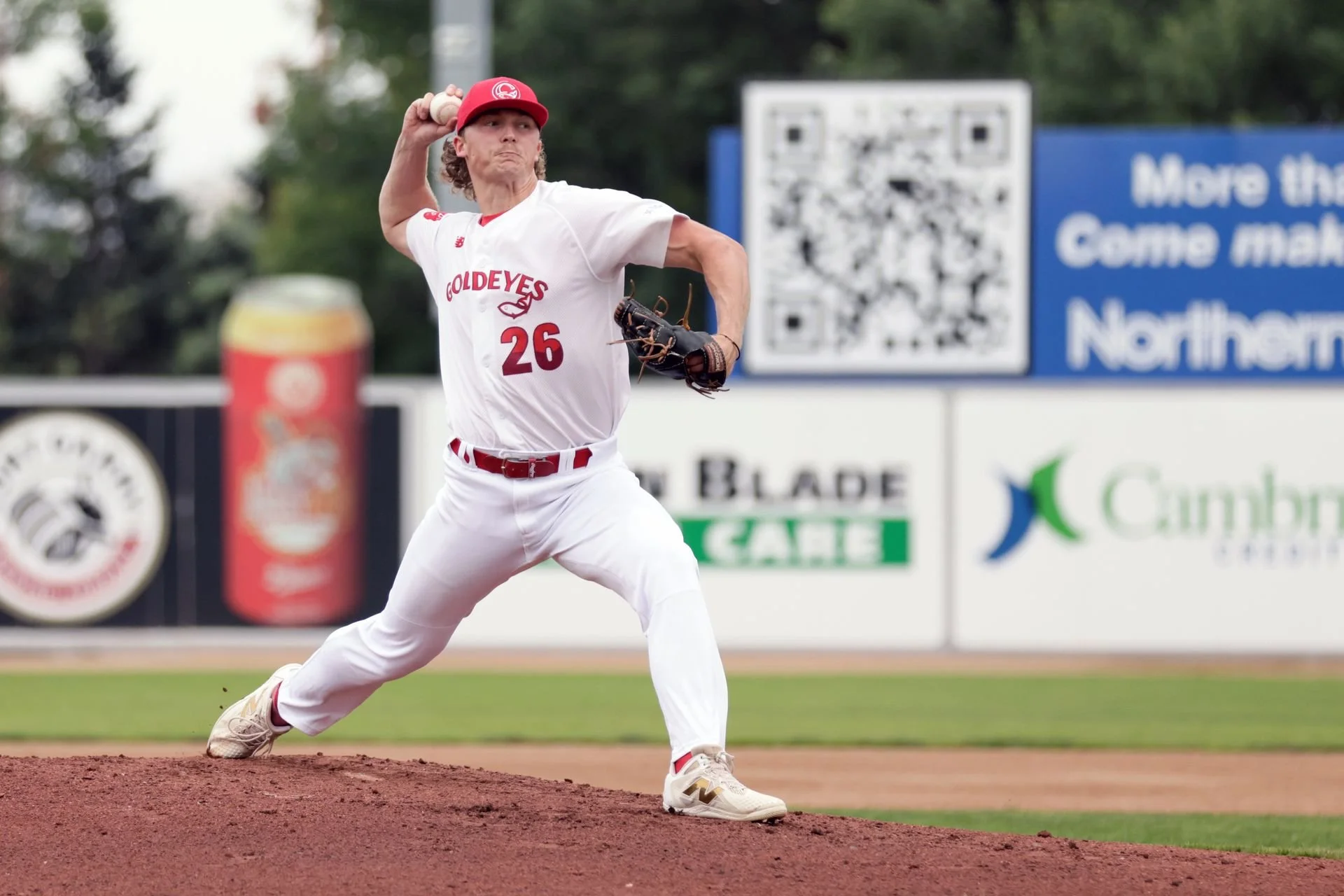 Winnipeg Goldeyes re-sign Bradwell