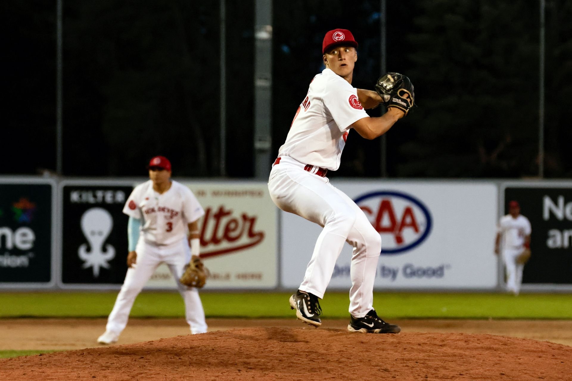 Winnipeg Goldeyes re-sign Lombard