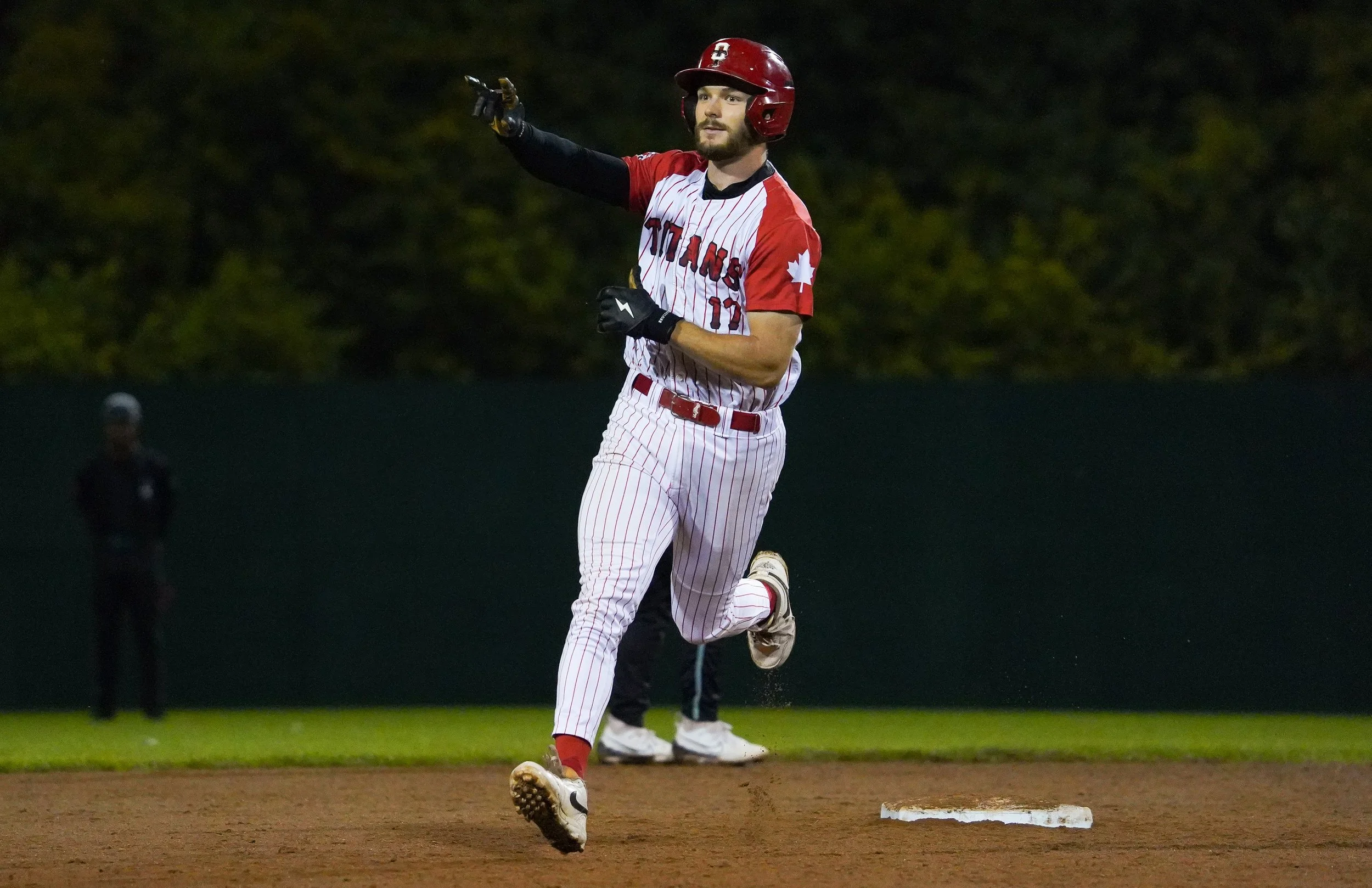 Burr, Cardoso, Wright help Titans to win