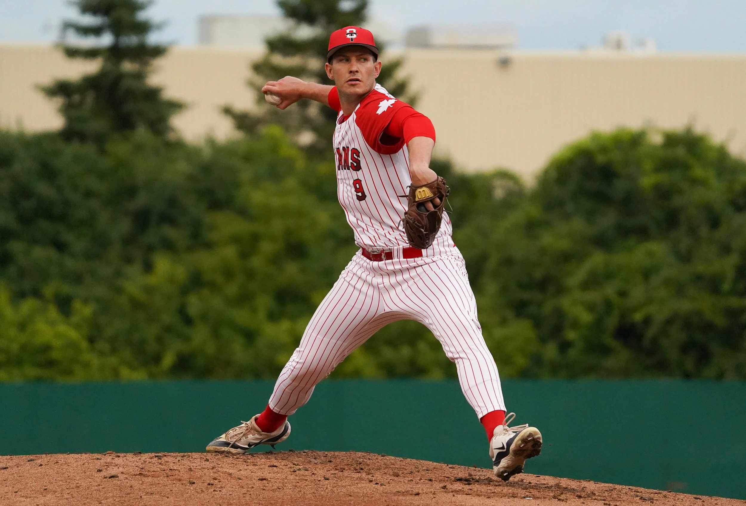 Titans down Aigles, despite impressive start for Gollert
