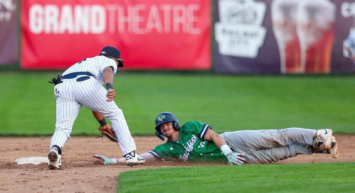 Cardinals, Majors win CBL semifinal openers
