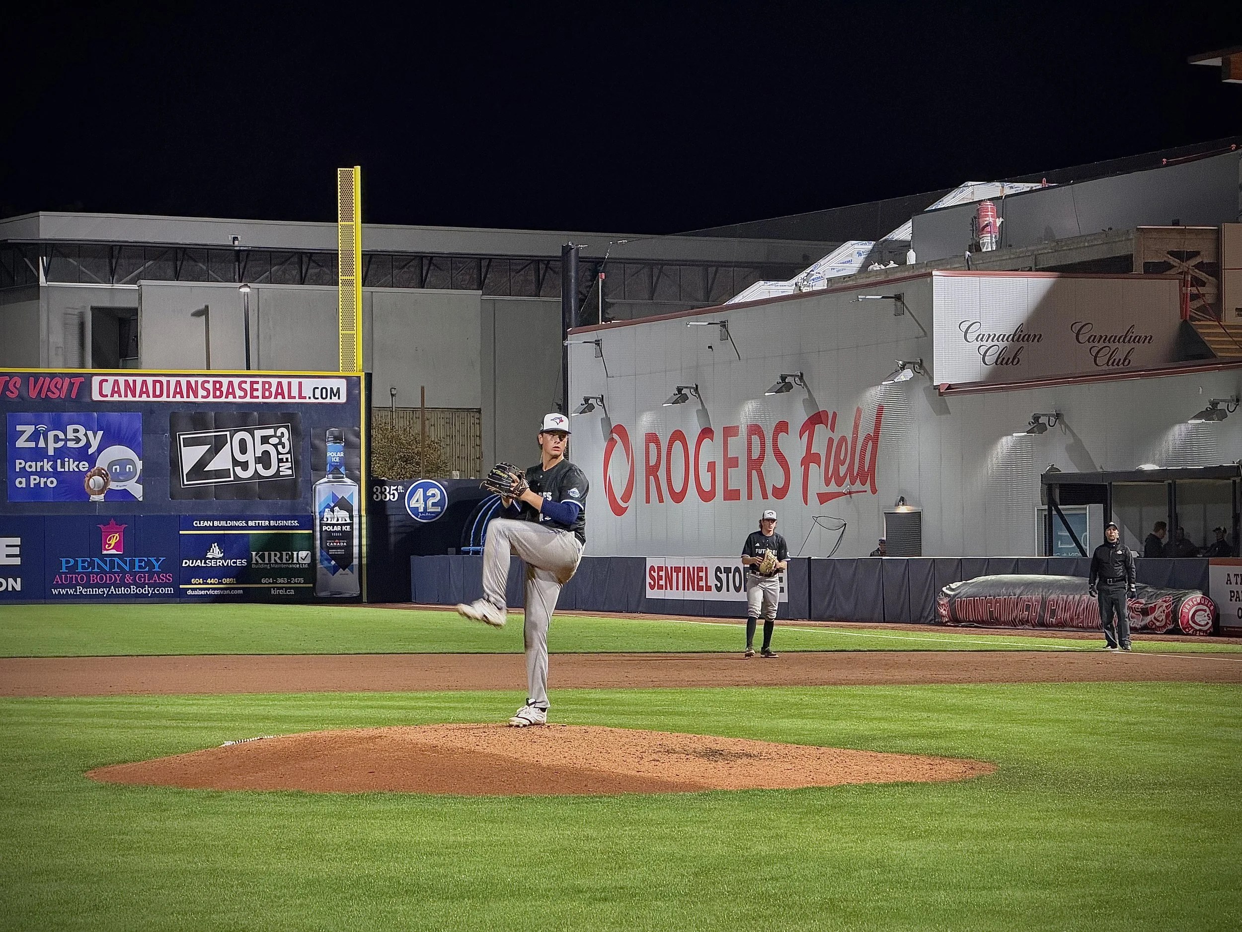 Neufeld: Markwood shines, Team Black beats Team Grey without registering a hit 
