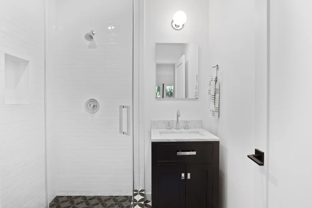 5237 Rockland Ave MLS - virtuallyherestudios.com-70.jpg