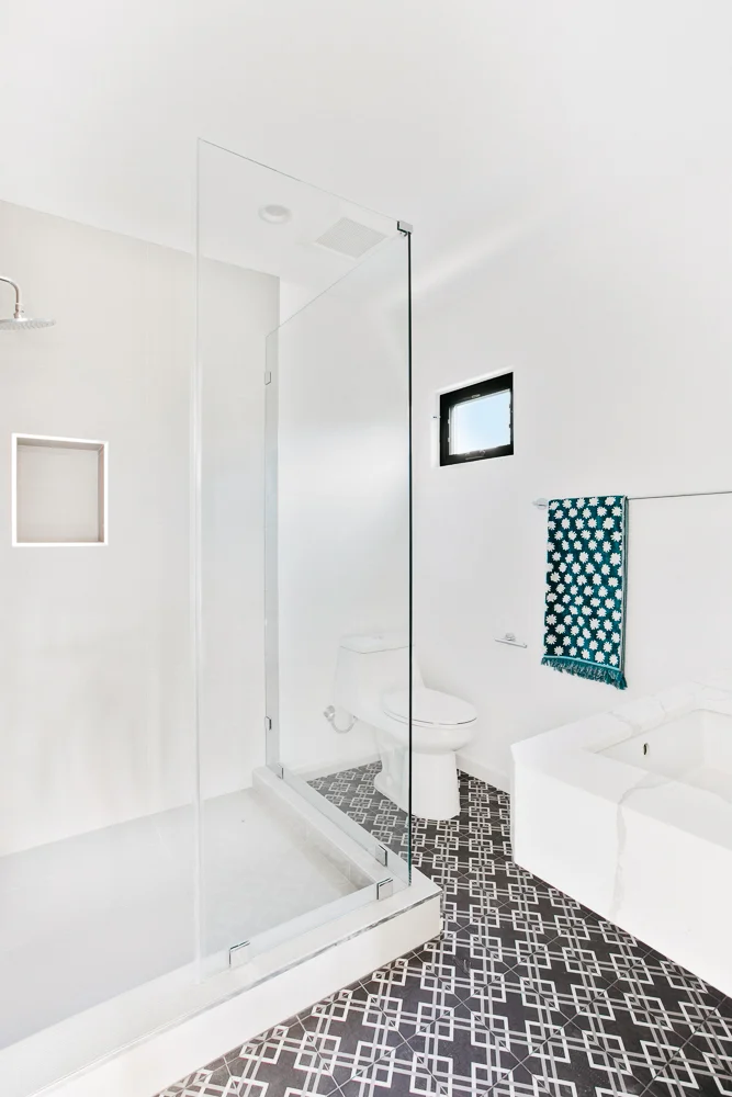 5237 Rockland Ave MLS - virtuallyherestudios.com-61.jpg