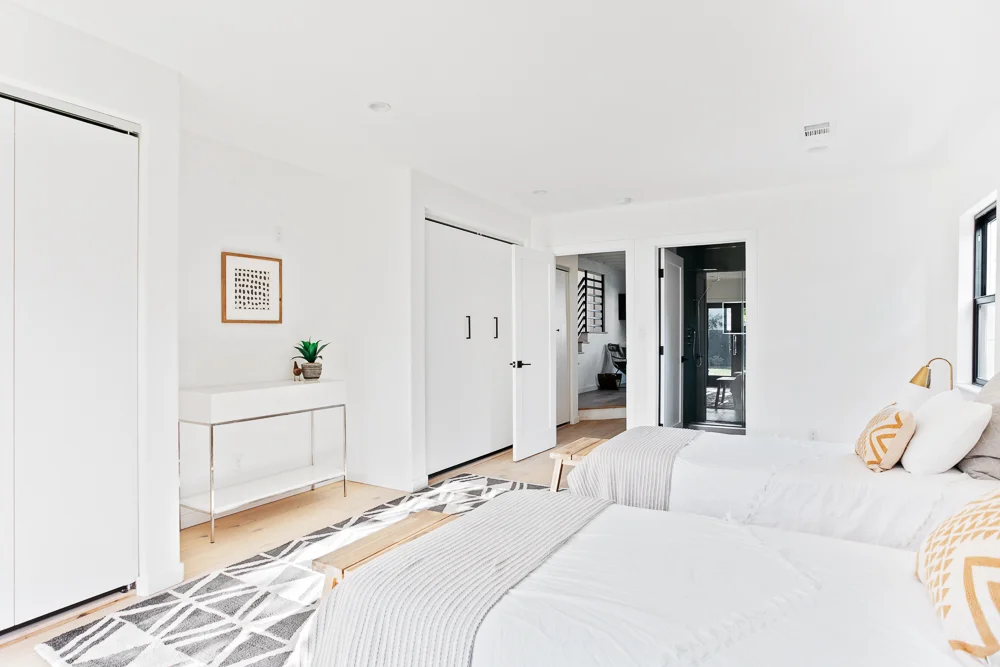 5237 Rockland Ave MLS - virtuallyherestudios.com-57.jpg
