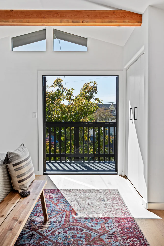5237 Rockland Ave MLS - virtuallyherestudios.com-8.jpg