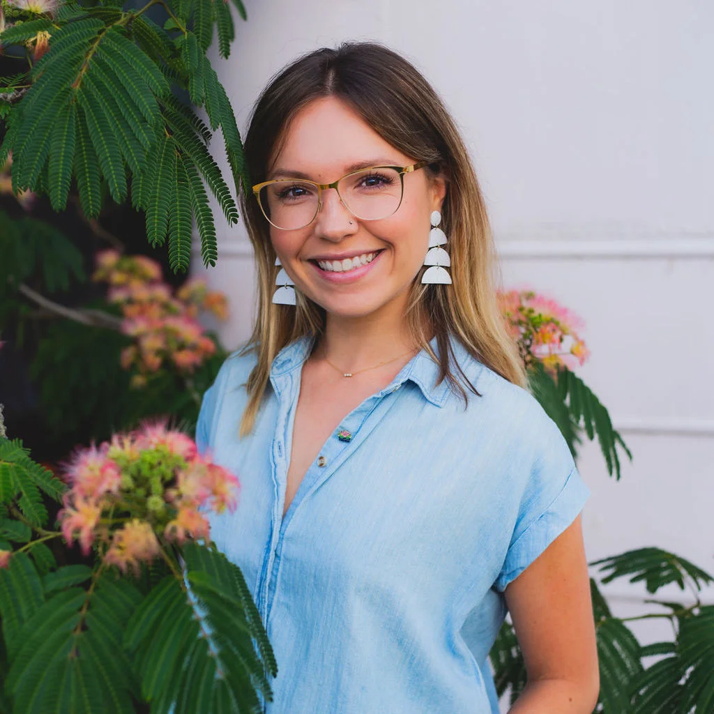 KAIA ADAMS , committee member Kaia Adams is an advocate for breaking the barriers of discrimination and inequity so that we can benefit from interconnectedness and cultivate a more just world. She obtained her BA in Global Studies and Spanish from Sonoma State University in 2014. Her studies and previous residence in Spain and Italy allowed her to gain an awareness of the international nature of contemporary social issues surrounding us and have prepared her to be an agent of change. Originally a San Diego, CA native, Kaia has lived and worked in Austin, TX since 2015. Passionate about helping people feel their best, her upcoming ventures will explore her interests in coaching, women’s health, holistic skincare, and the power of positive psychology. Favorite Book: Stargirl Feminist Icon: Malala Yousafzai Favorite Artist: Anything motown Austin Gem: Nature's Treasures Where to find her: @kaialynn_