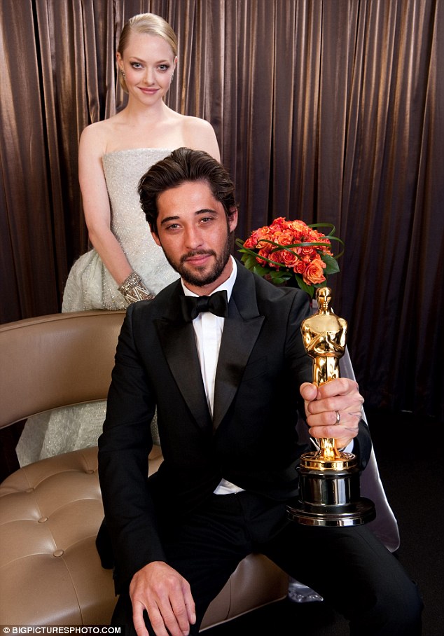 Ryan Bingham wins Oscar for "The Weary Kind"