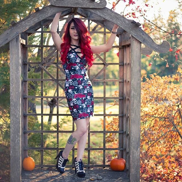 Set of autumnal shots with the amazing @justicelazuli 🎃
.
🍁
.
🍂
.
🍁
#fall #autumn #autumnal #leaves #pumpkin #harvest #thanksgiving #naturallight #outdoors #photoshoot #altmodel #warm #warmcolors #canon #canoncanada #beauty #photography #photogra