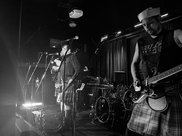 Finally got to have a well needed night out at @waverleyhotelandpub  @realsickies and @therealmckenzies killed it. Awesome show. 🖤
.
🤒
.
#cumberland #punk #punkrock #smallvenue #gig #music #waverly #therealmckenzies #realsickies #blackandwhite #pho