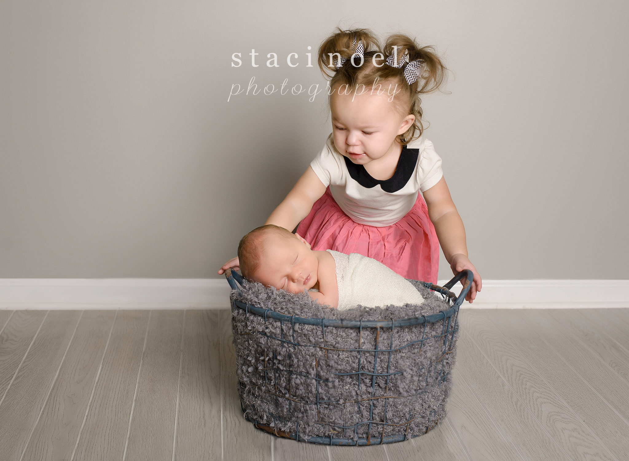 charlotte-newborn-photographer-siblings1-2.jpg