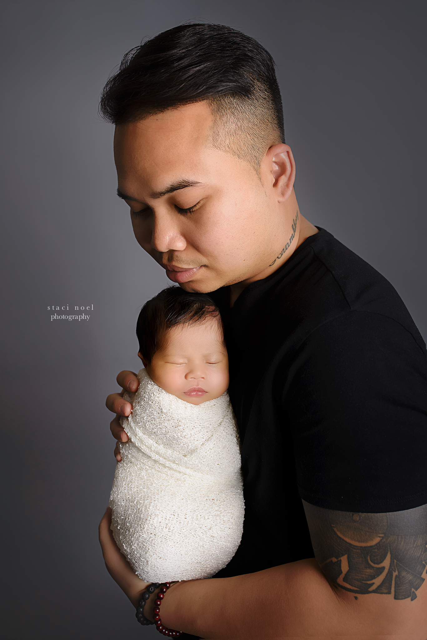 charlotte newborn photography baby girl and dad