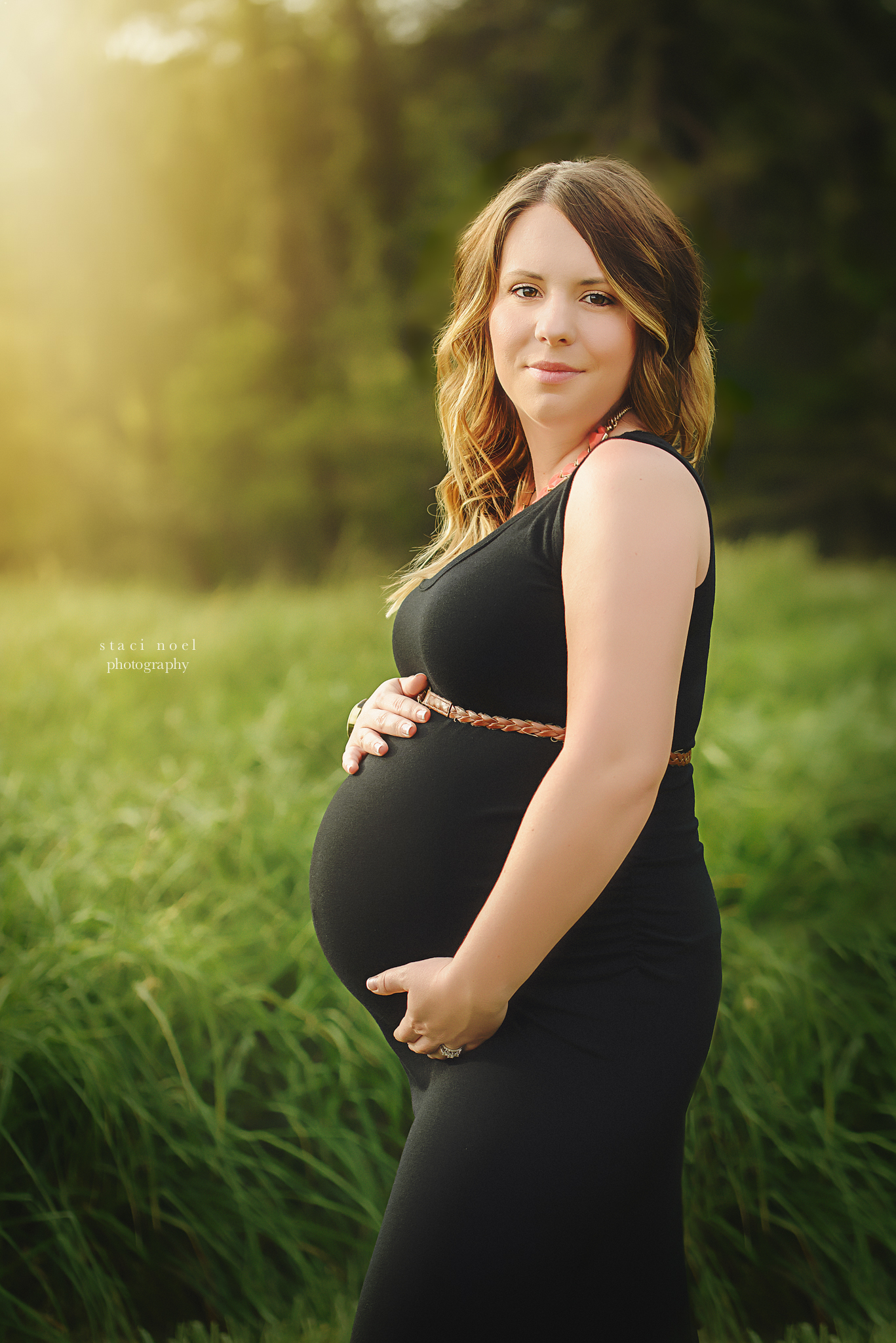 charlotte maternity photographer | outdoor field maternity