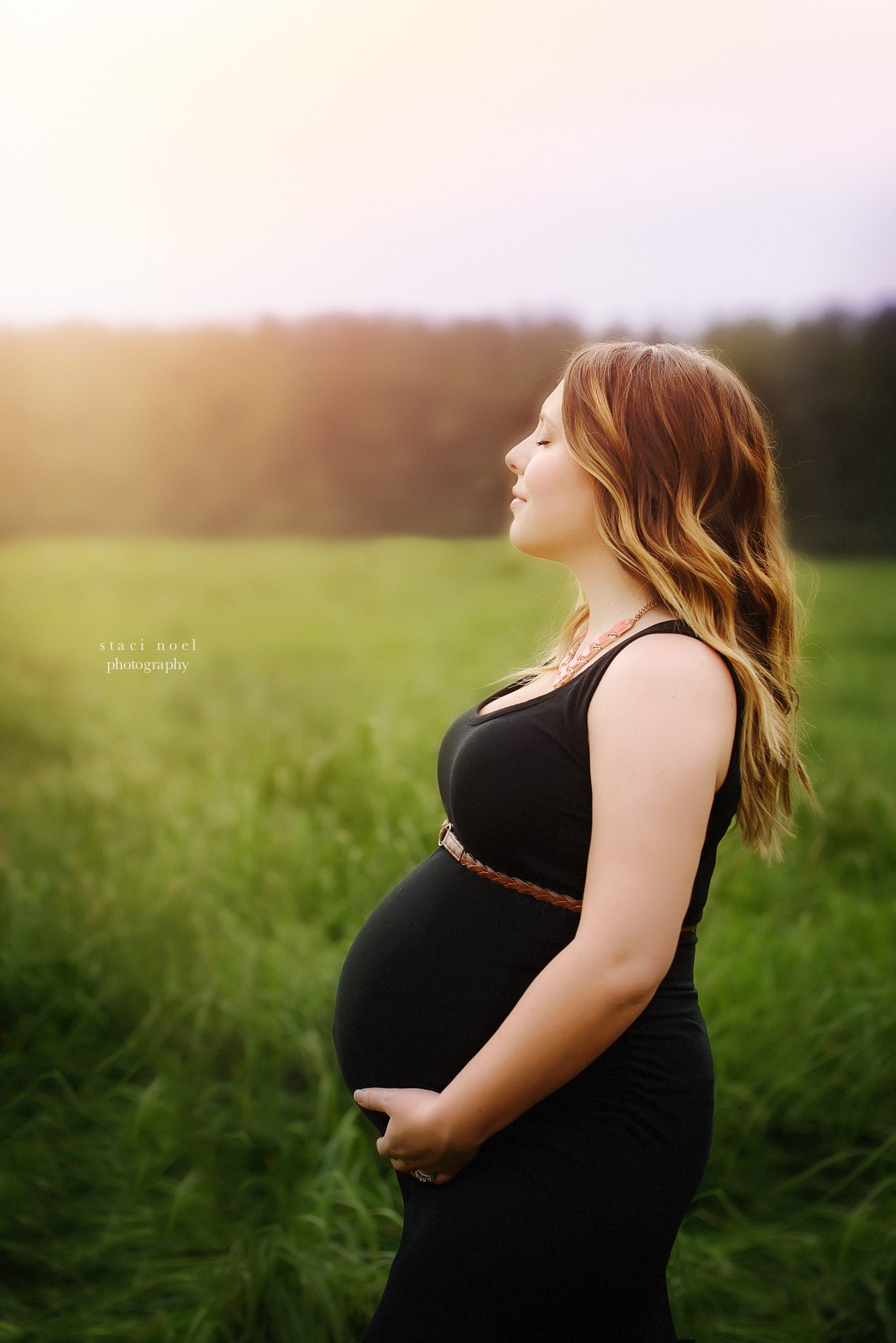 charlotte maternity photographer | outdoor field maternity