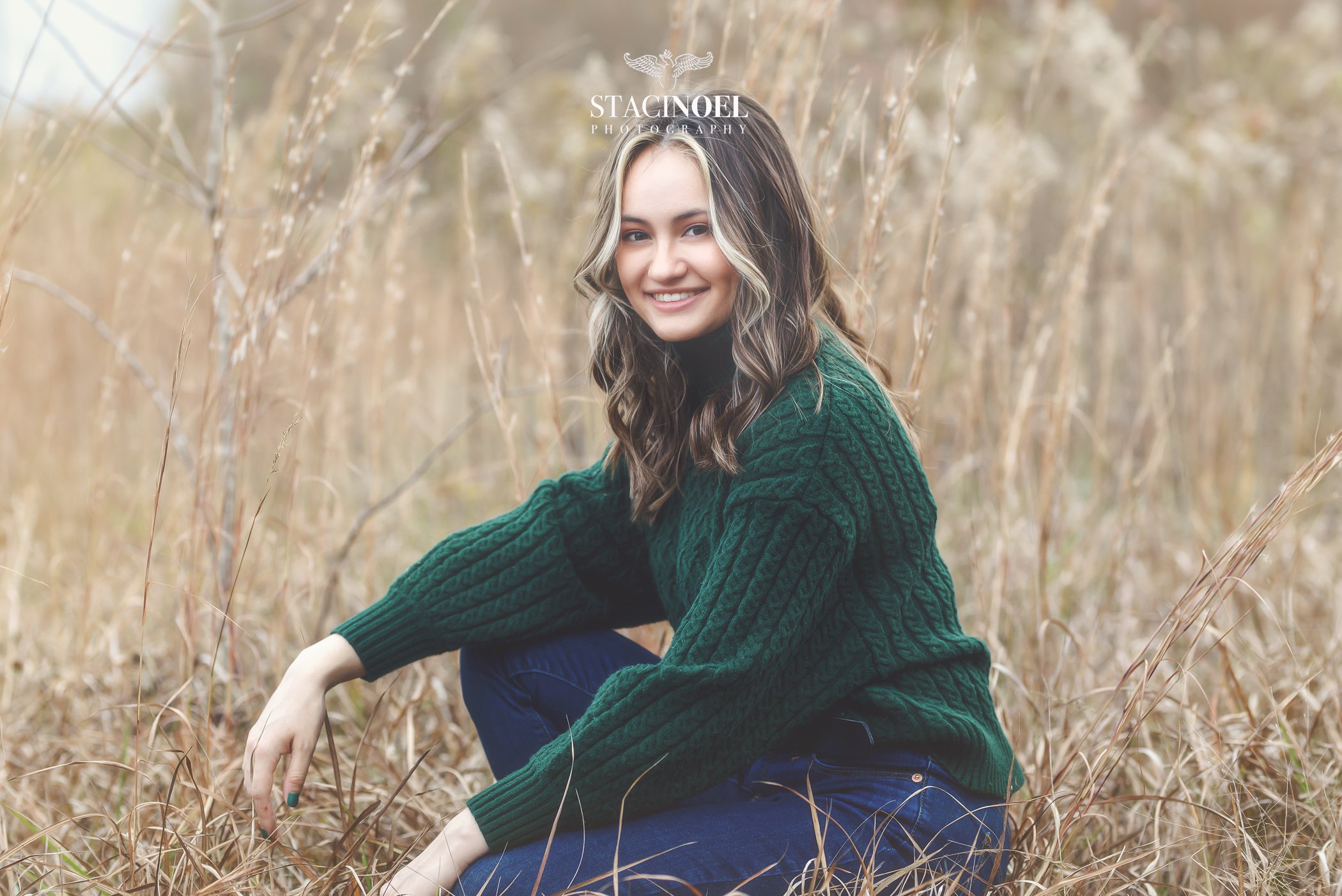 Charlotte senior photographer Staci Noel photography captures a fall senior session in tall grass with autumn colors and high school senior girl in beautiful outdoor setting