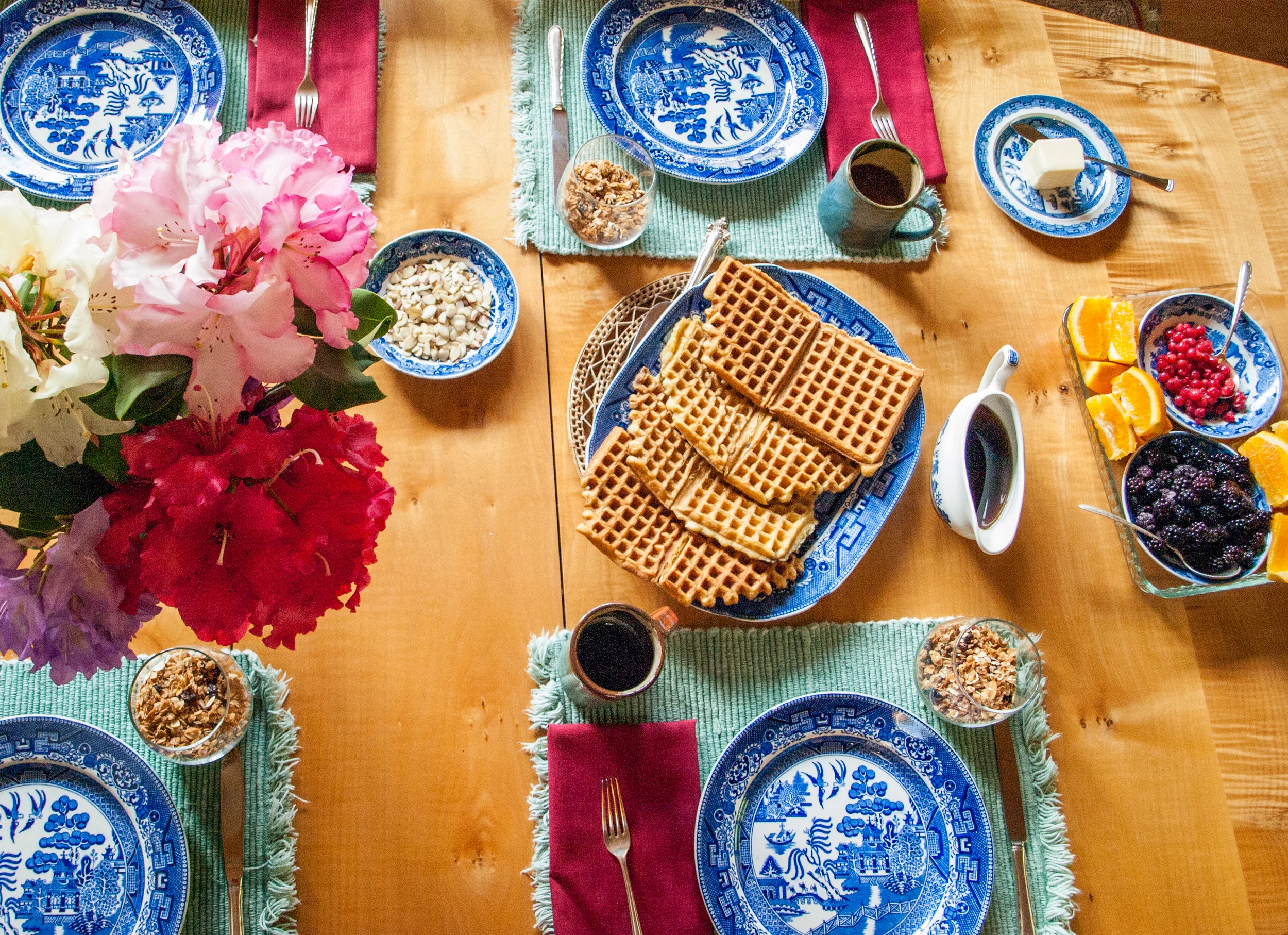  Breakfast at Lauren's table. 
