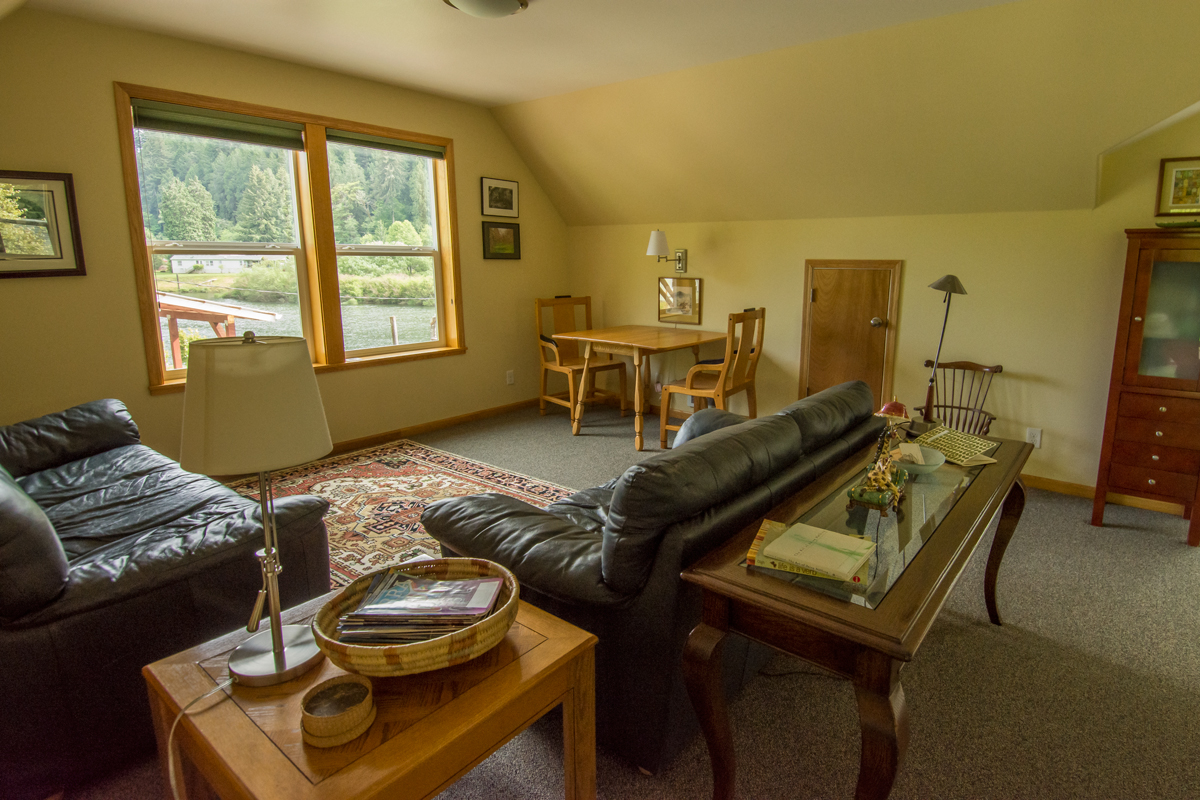  A sitting room to curl up with a book, do yoga or just relax. 