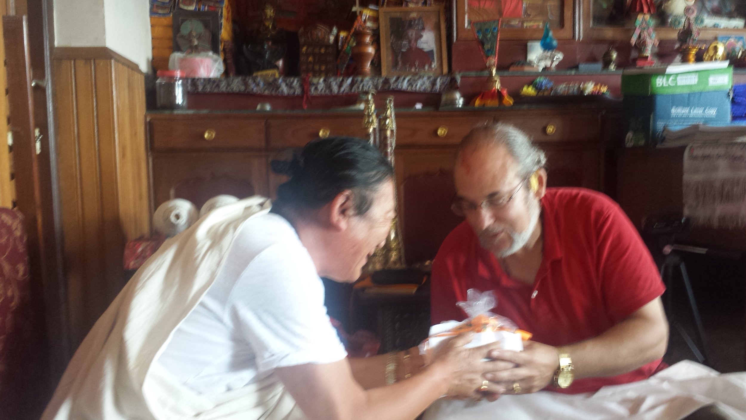Lama Jigmed offering relics for the mendrup