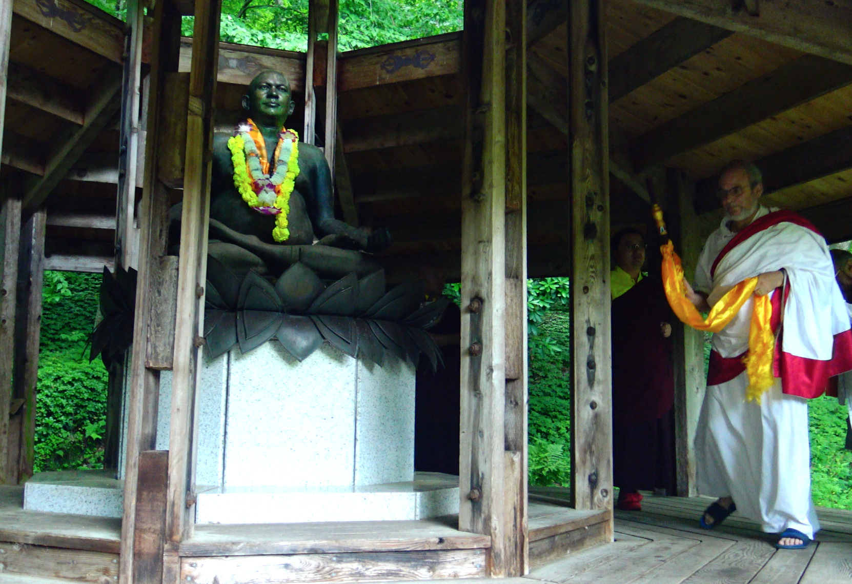 Rinpoche blessing the Rudi Statue