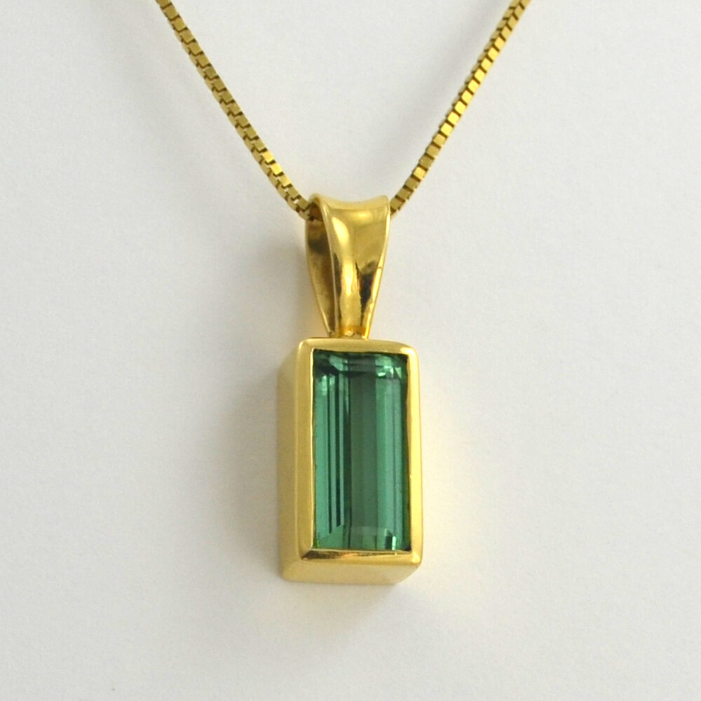 green necklace zara