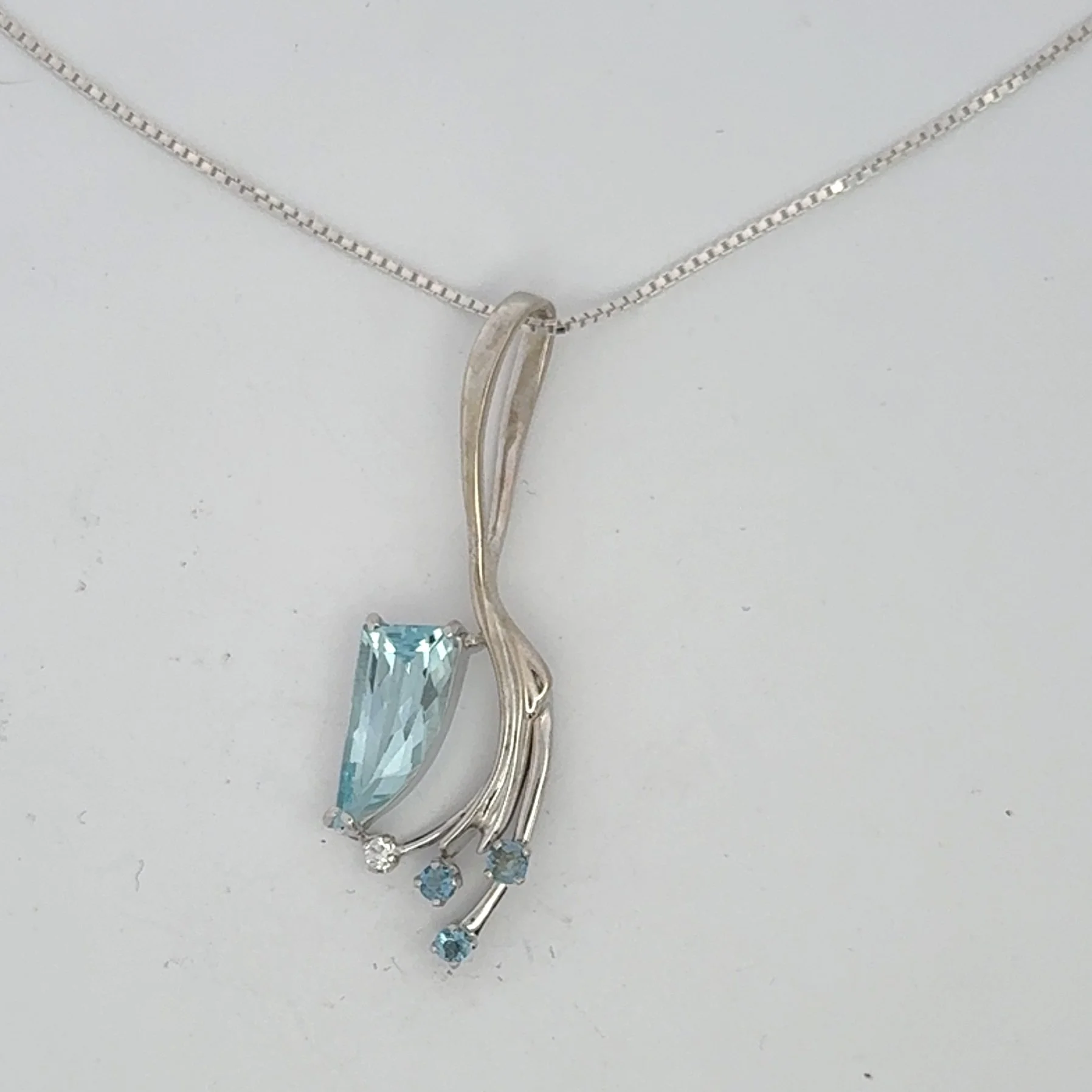 P AQ 495 Aquamarine Wave Pendant in 14K White Gold