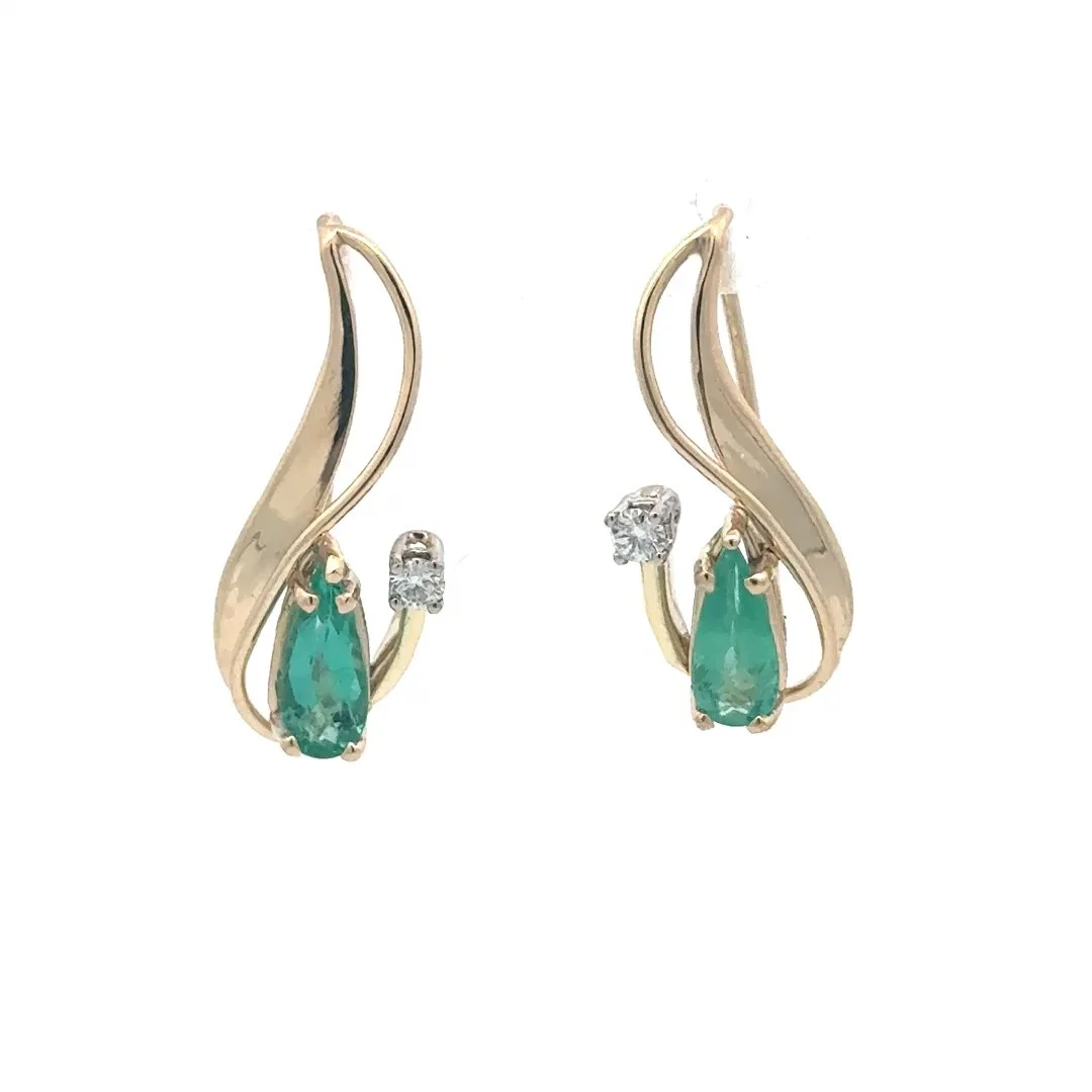 ER Elongated Pear-shaped Emerald earrings with Moissanite