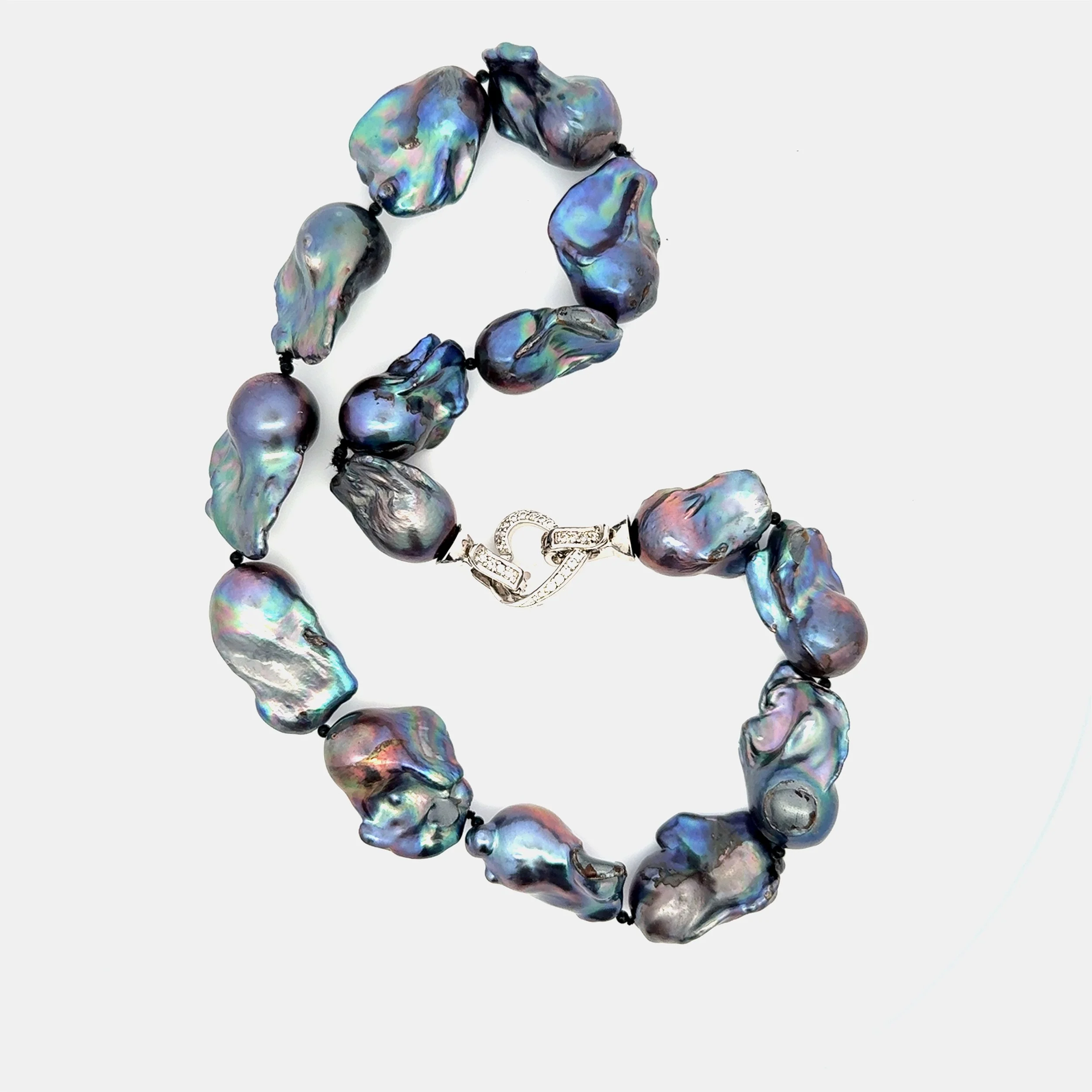 N FW BQ Blk Heart Clasp 1.jpg