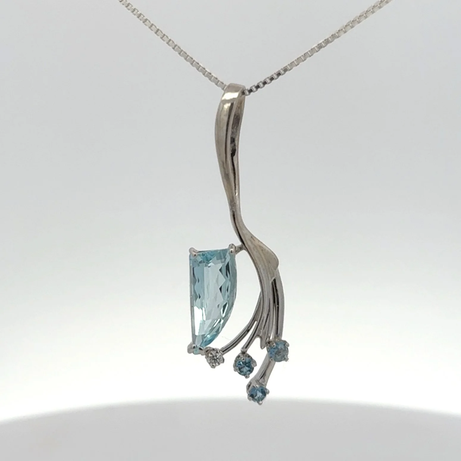 P 498 AQ Accent Stones 1.jpg