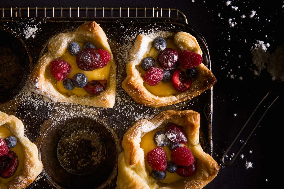 Lemon curd and fresh berries with puff pastry
