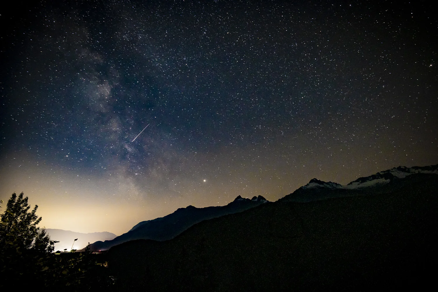 Milky Way and Perseid Meteor Shower from the Tantalus Lookout (001 of 3).jpg