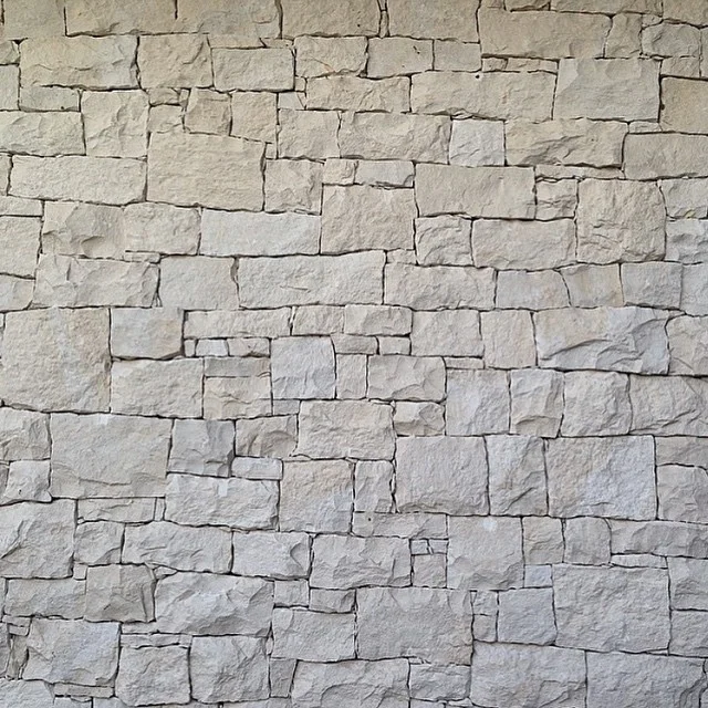 Long weekend inspiration. Love the texture of this Newport random ashlar stone wall from @ecooutdoor