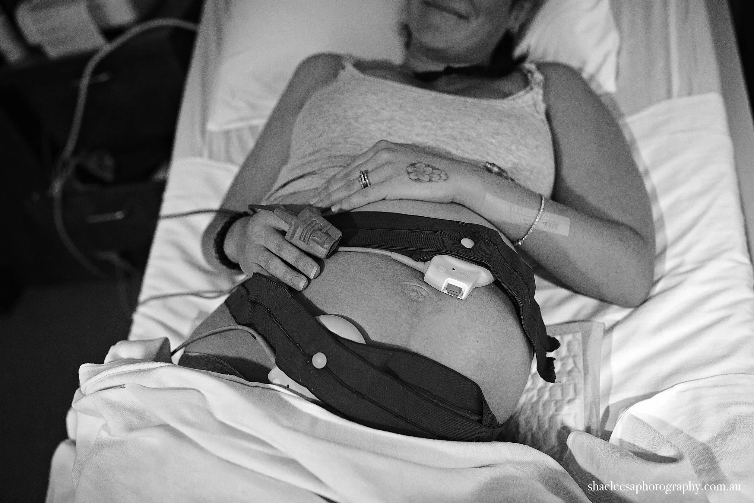 NeiblingBIRTH_006_ShaeLeesaPhotography_B&W.jpg