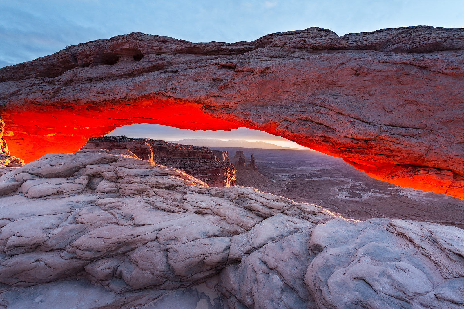 mesa-arch-canyonlands-utah.jpg